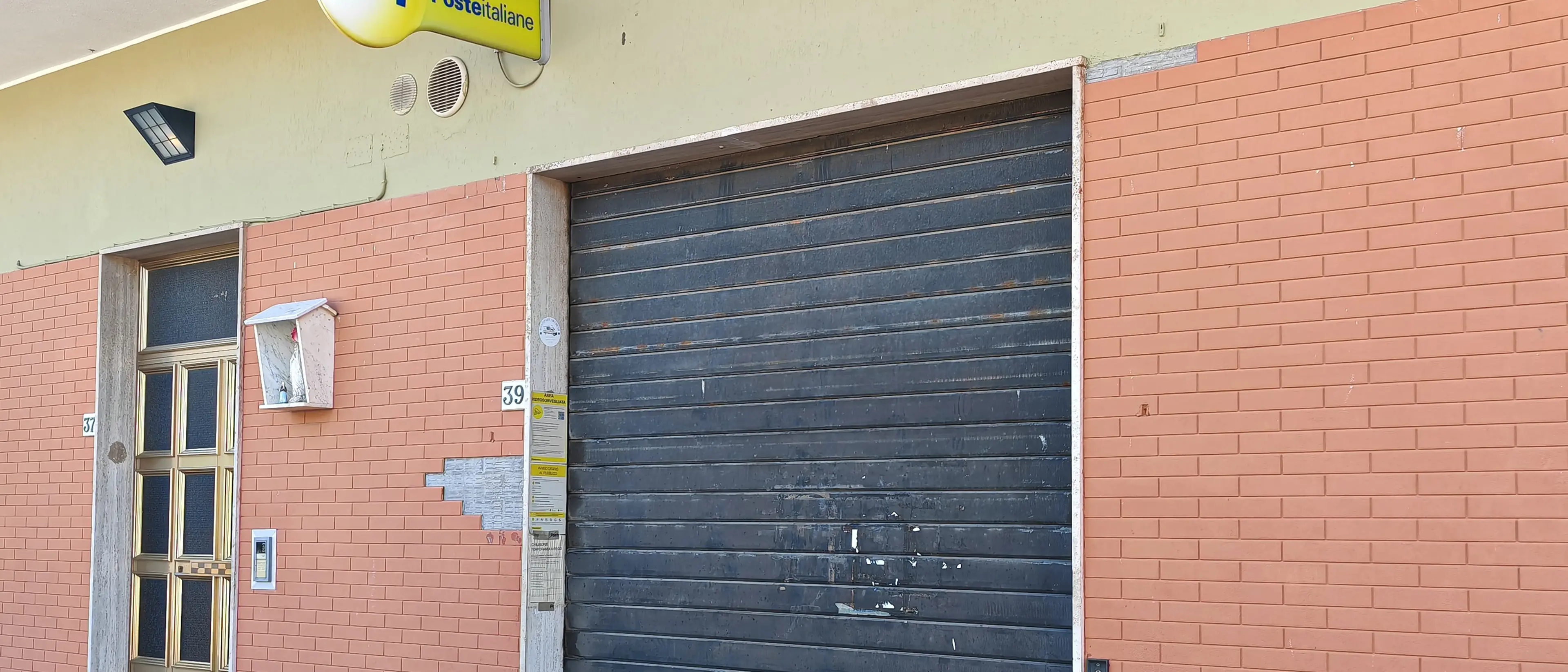 Montepaone Lido, ufficio postale chiuso in piena estate: scoppia la protesta per i disagi\n