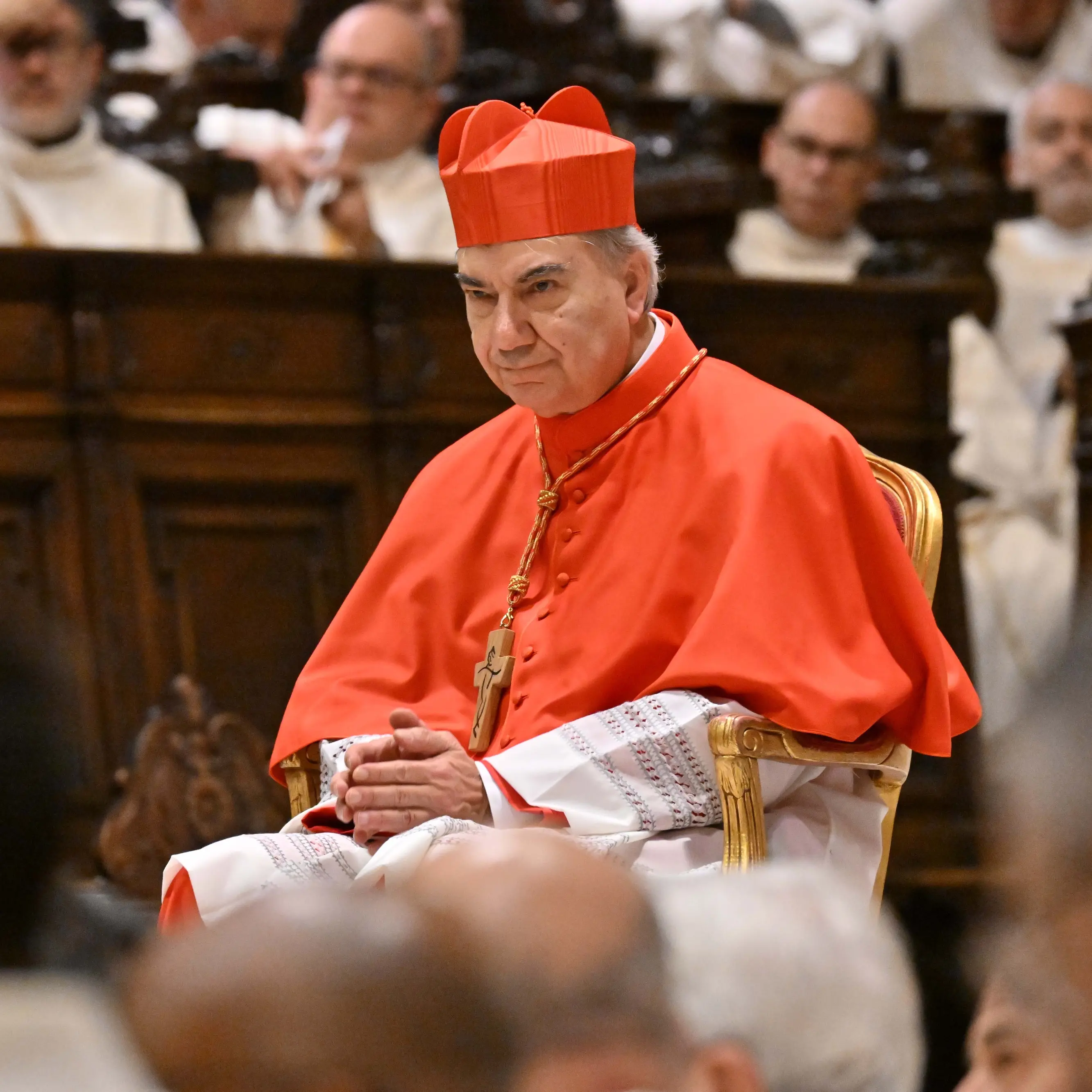 «Il male ha imparato le buone maniere»: il grido del cardinale Battaglia scuote le coscienze\n