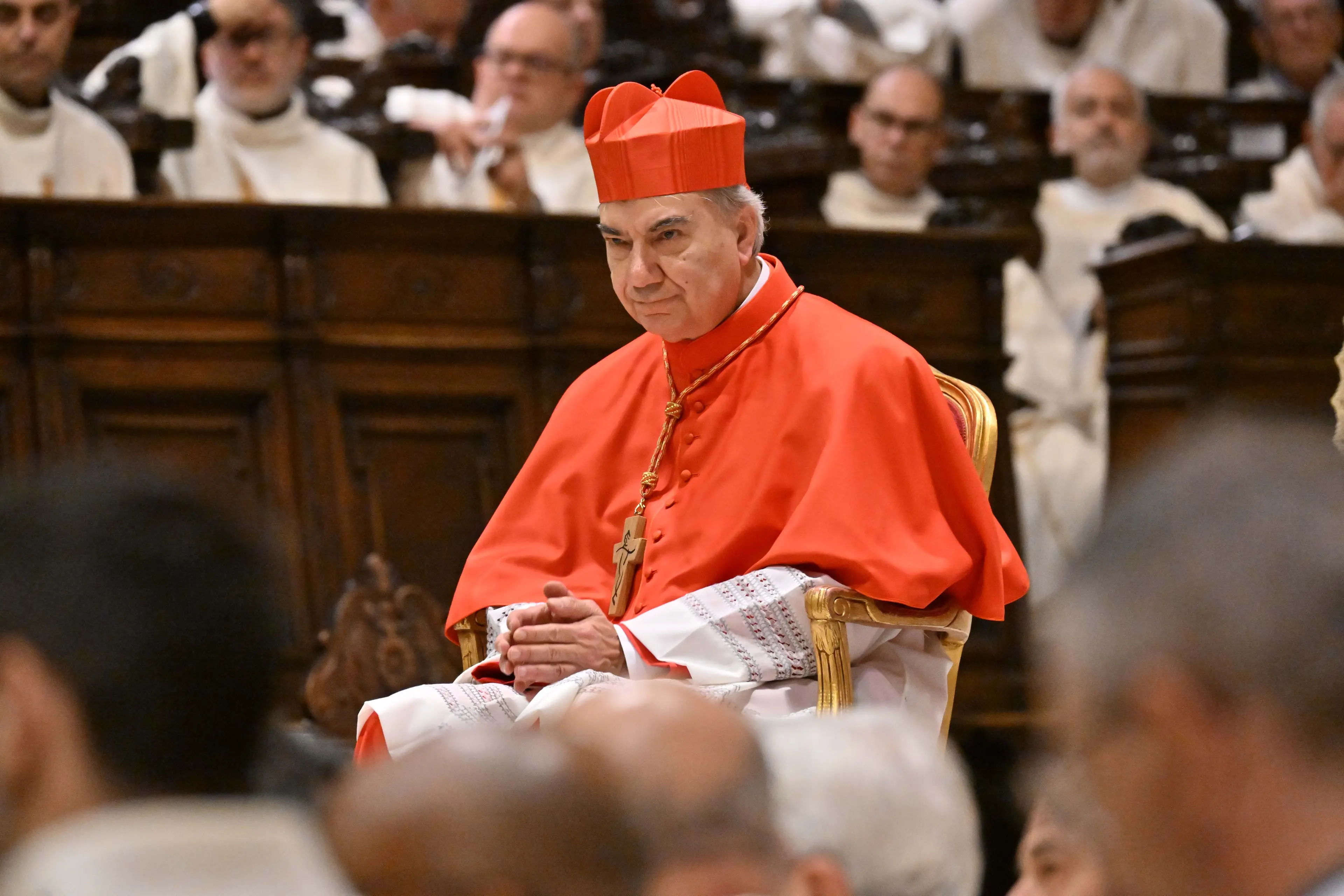 «Il male ha imparato le buone maniere»: il grido del cardinale Battaglia scuote le coscienze\n