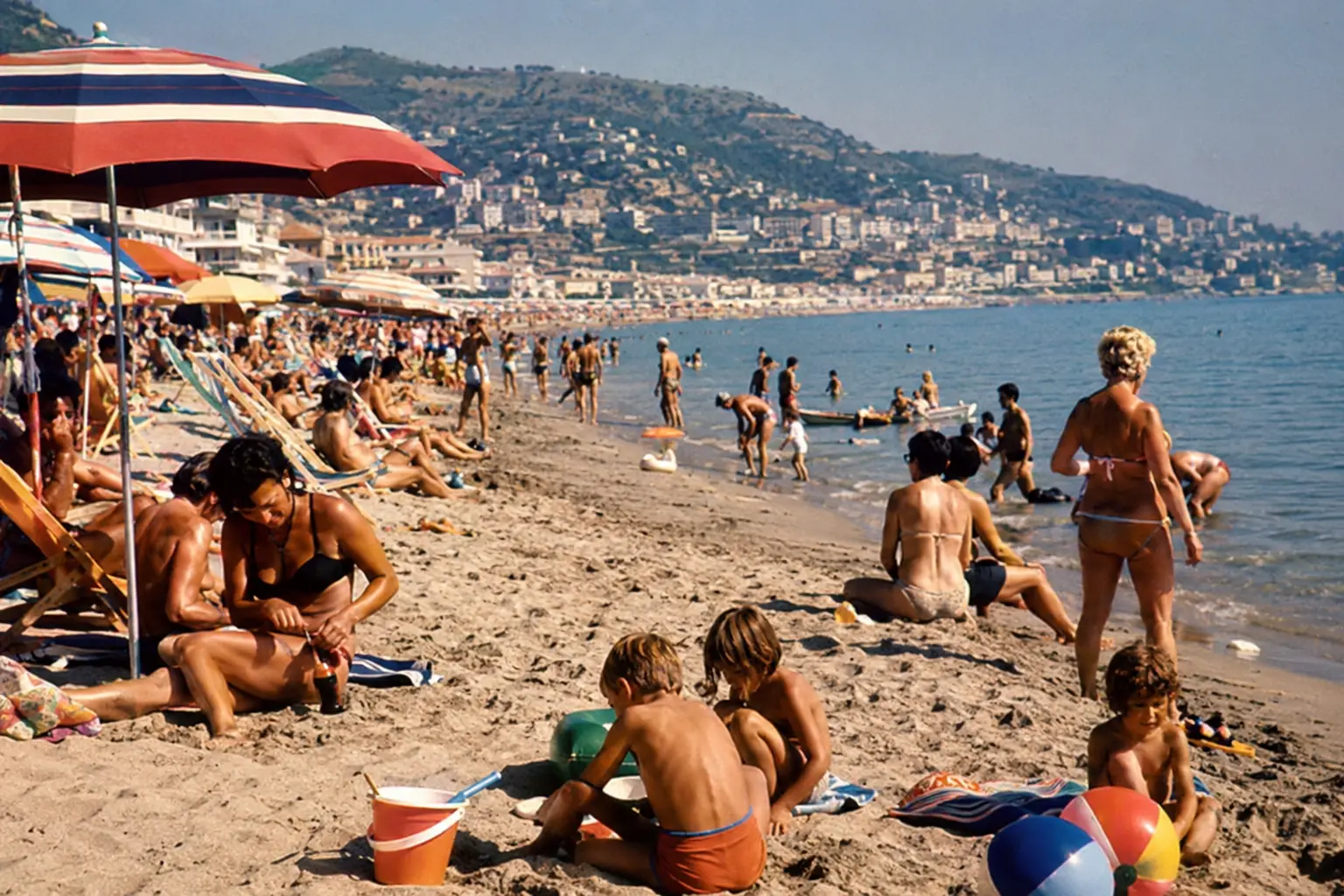 La villeggiatura all’italiana: memoria culturale di un tempo sospeso\n