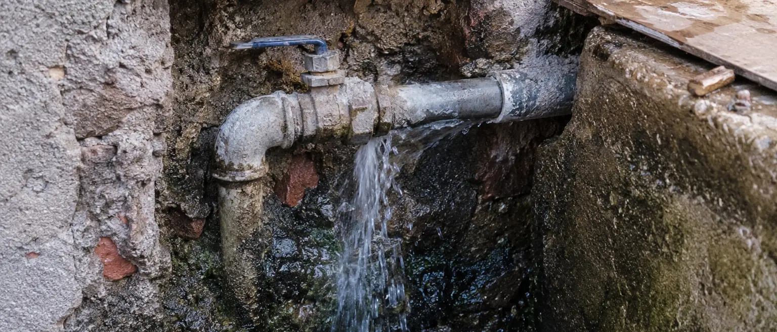 Dispersione d’acqua, in Calabria l'emergenza continua: Cosenza tra le peggiori d'Italia, ogni anno sprechi per miliardi\n