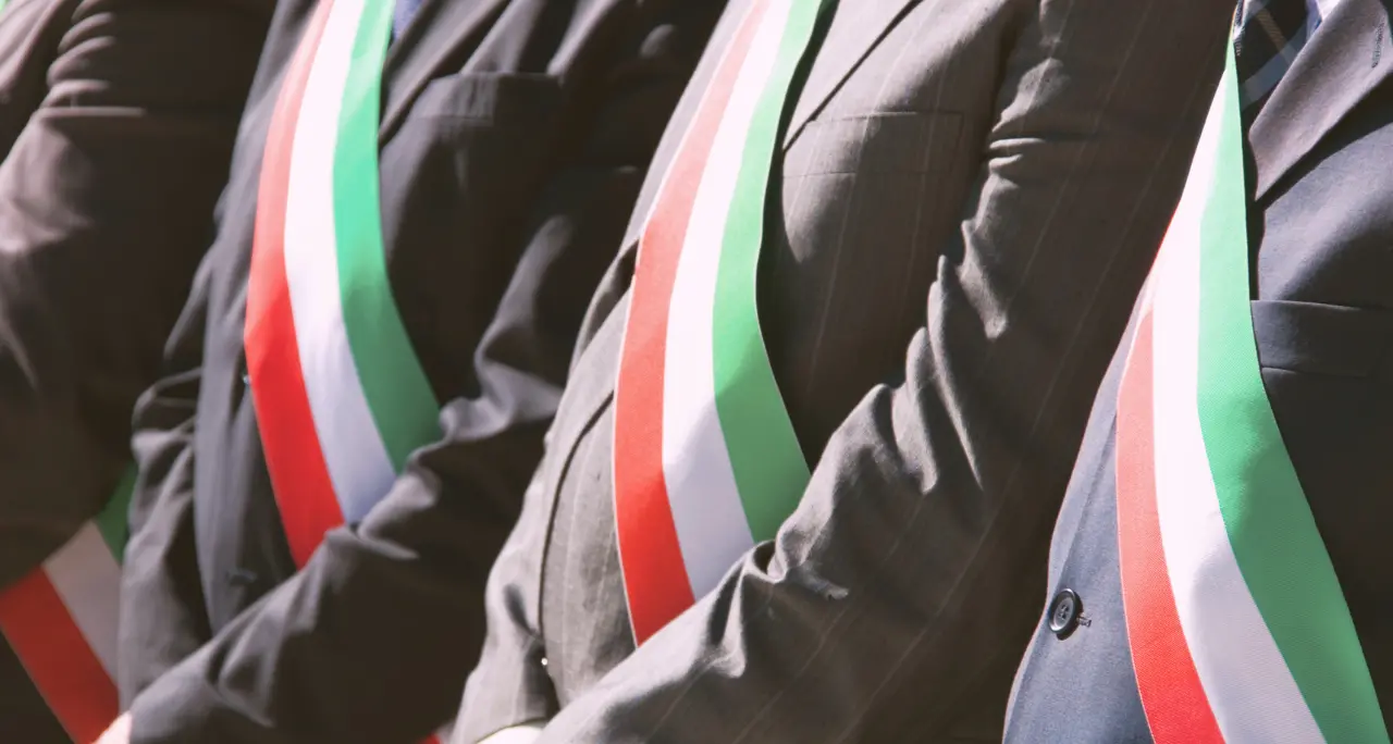 <p>Meno cortei e più responsabilità: la Calabria <span style=\"color:hsl(0, 75%, 60%);\">non ha bisogno di vincitori</span>, ma di buoni amministratori</p>