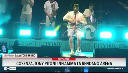 Cosenza, Tony Pitoni infiamma la rendano arena