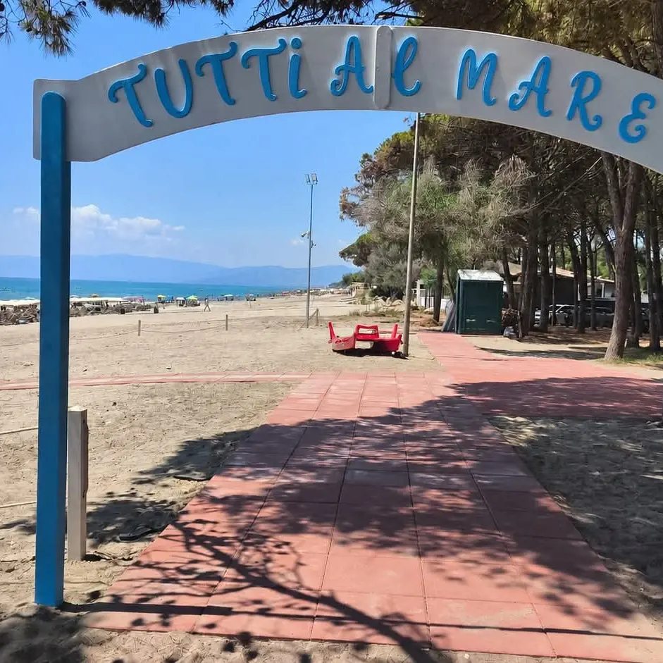 A Simeri Crichi nasce\u00A0“Tutti al mare”, il lido davvero inclusivo (e gratuito) che abbatte\u00A0barriere architettoniche e culturali\n