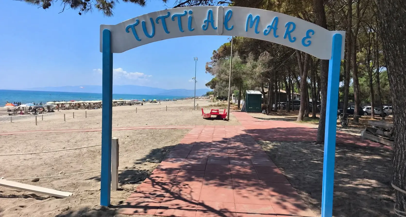 A Simeri Crichi nasce\u00A0“Tutti al mare”, il lido davvero inclusivo (e gratuito) che abbatte\u00A0barriere architettoniche e culturali\n