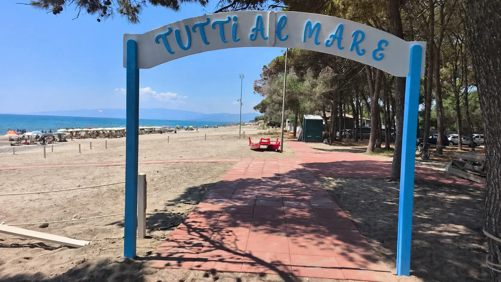 A Simeri Crichi nasce\u00A0“Tutti al mare”, il lido davvero inclusivo (e gratuito) che abbatte\u00A0barriere architettoniche e culturali\n