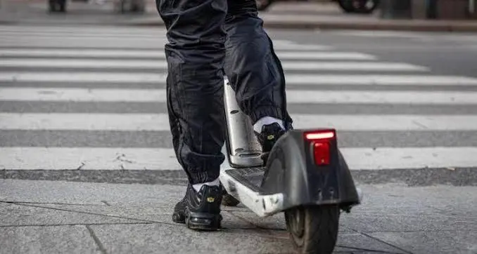 Cosenza, 12enne in rianimazione dopo essere caduto dal monopattino\n