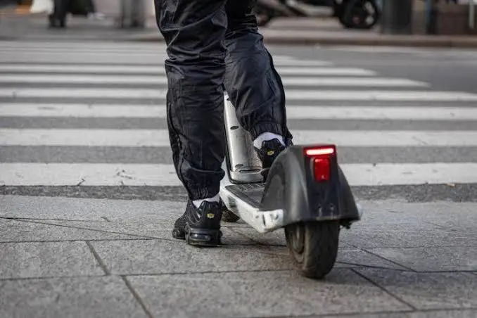 Cosenza, 12enne in rianimazione dopo essere caduto dal monopattino\n