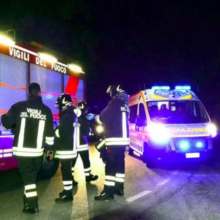 Due incidenti stradali in poche ore sul Tirreno cosentino: cinque giovani feriti, uno operato d'urgenza\n