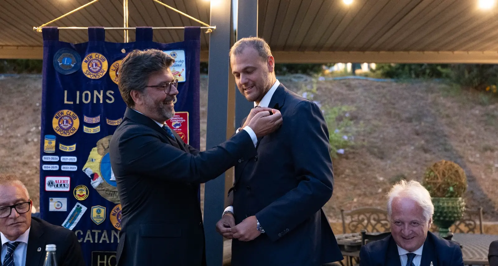Lions Club Catanzaro Host, Pietro Siragusa raccoglie il testimone di Vincenzo Gallo: «Servire è la nostra direzione»\n