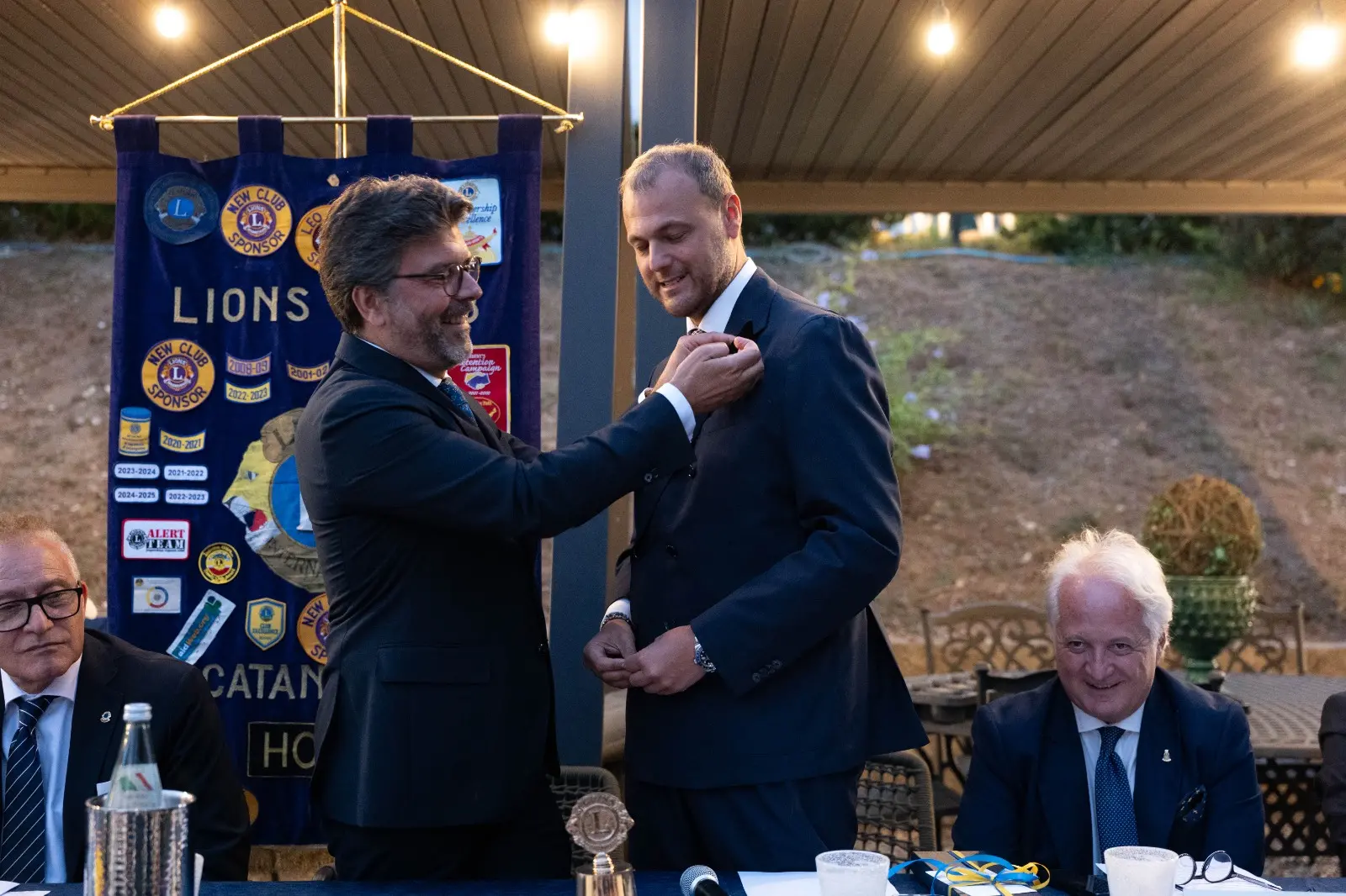 Lions Club Catanzaro Host, Pietro Siragusa raccoglie il testimone di Vincenzo Gallo: «Servire è la nostra direzione»\n