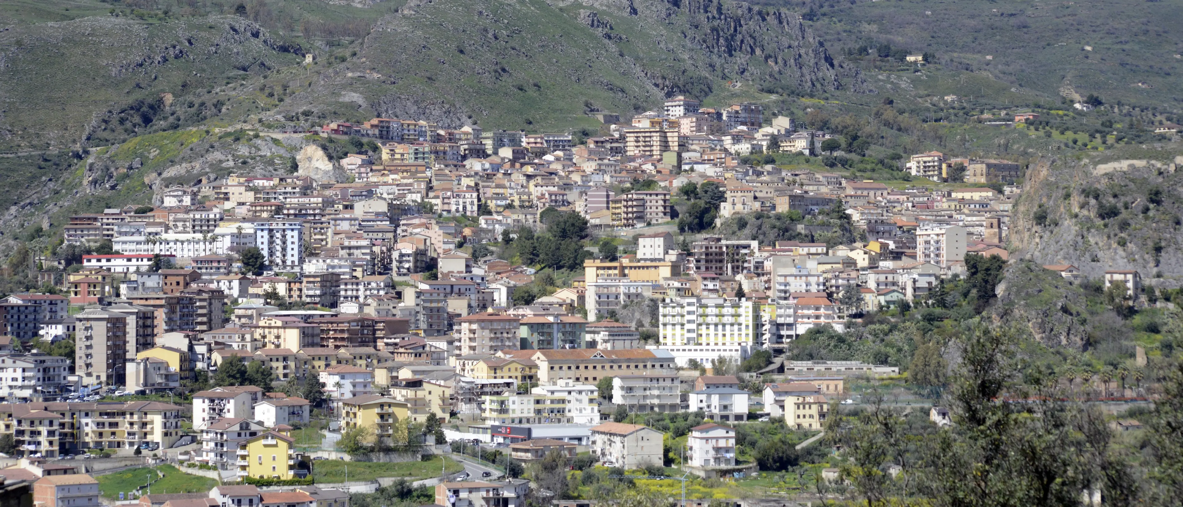 Cassano, al via la prima Festa Identitaria Rionale “Aru Ped’Alive”: riflettori accesi su De.Co. e turismo dinamico\n