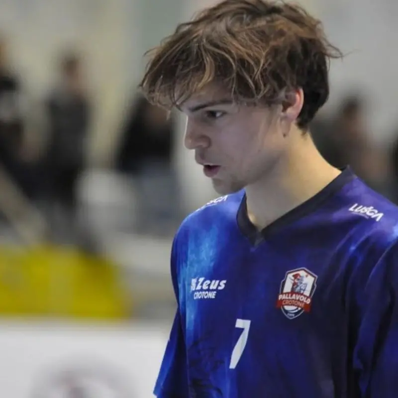 Il \"Triplo Salto\" di Andrea Asteriti: la Domotek Volley punta sul giovane talento crotonese per sognare in grande\n