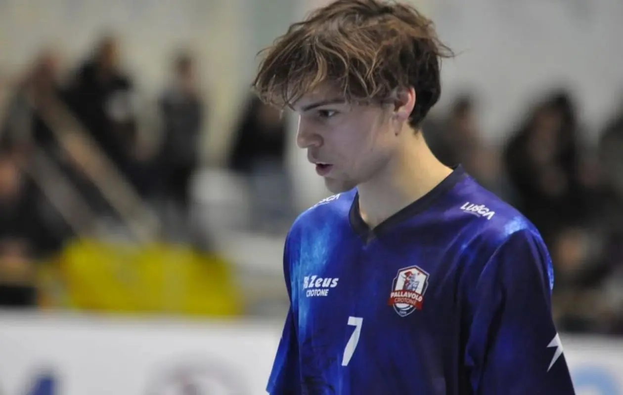 Il \"Triplo Salto\" di Andrea Asteriti: la Domotek Volley punta sul giovane talento crotonese per sognare in grande\n