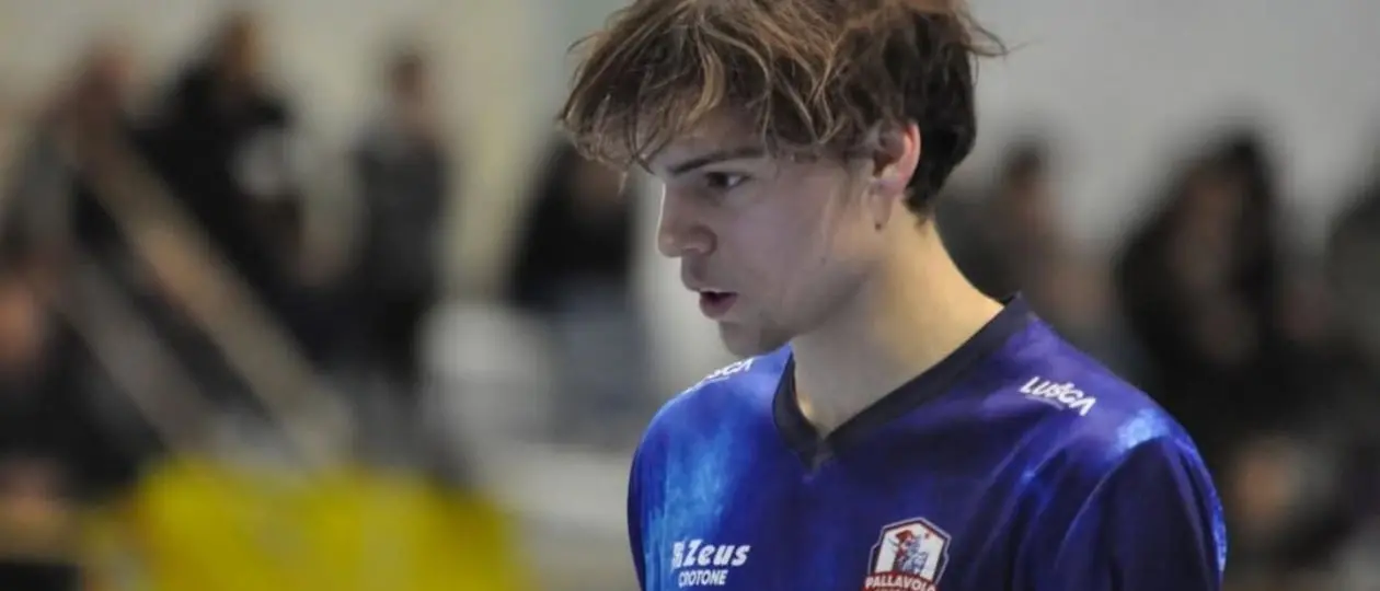 Il \"Triplo Salto\" di Andrea Asteriti: la Domotek Volley punta sul giovane talento crotonese per sognare in grande\n