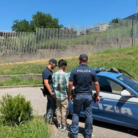 Immigrato irregolare trattenuto nel\u00A0centro per rimpatri, infondata la domanda di protezione: per la questura alto il rischio fuga\u00A0\n