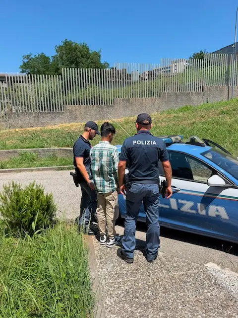 Immigrato irregolare trattenuto nel\u00A0centro per rimpatri, infondata la domanda di protezione: per la questura alto il rischio fuga\u00A0\n