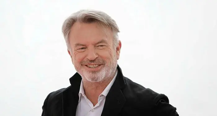 Addio a Sam Neill, volto iconico di Jurassic Park: l’attore aveva 78 anni\n