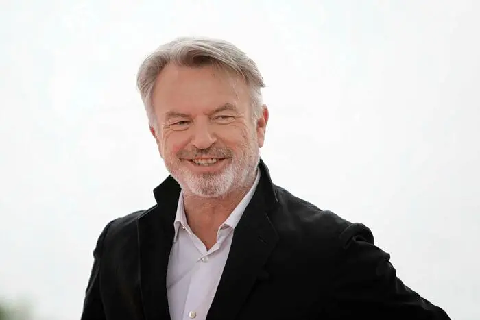 Addio a Sam Neill, volto iconico di Jurassic Park: l’attore aveva 78 anni\n
