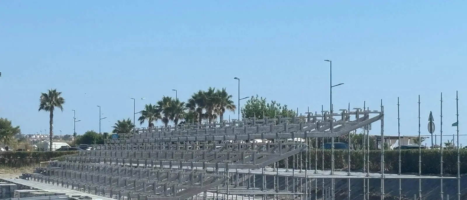Arena dei Cedri, prosegue l'allestimento del mega palco: il 3 agosto si alza il sipario con Giorgia\n