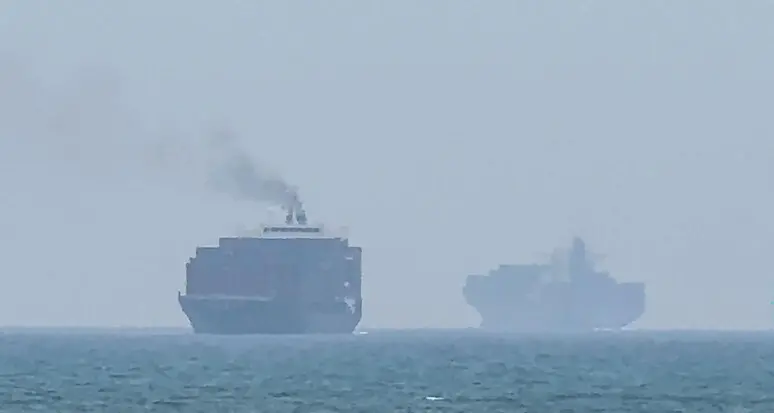 Escalation tra Usa e Iran, si ferma il traffico nello Stretto di Hormuz: vola il prezzo del petrolio\n
