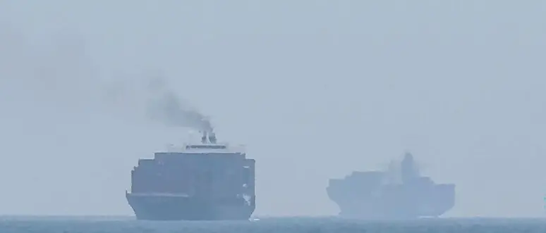 Escalation tra Usa e Iran, si ferma il traffico nello Stretto di Hormuz: vola il prezzo del petrolio\n