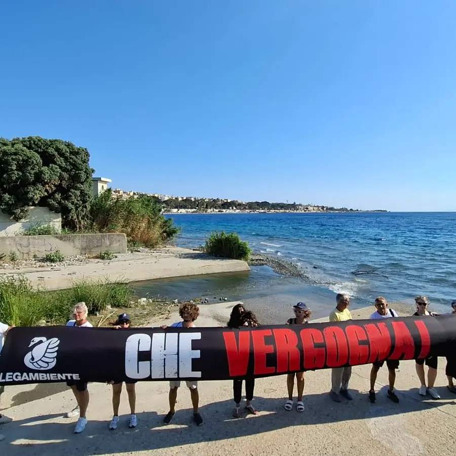 <p>Mare e foci dei fiumi, Goletta Verde boccia la Calabria: 14 punti “fortemente inquinati”. Ecco l’elenco</p>