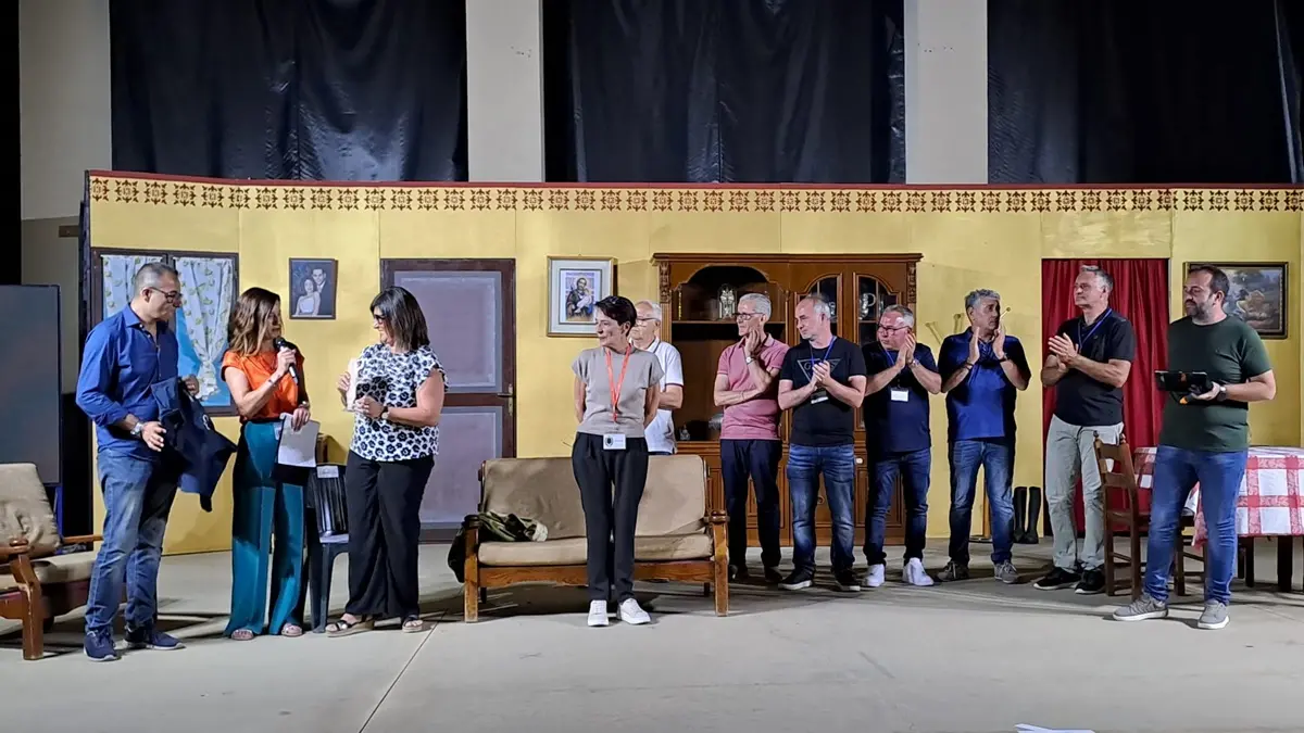 Medma Teatro 2026, aRosarno la prima serata tra commozione e risate\u00A0nel ricordo di Angelo D'Agostino\u00A0\n