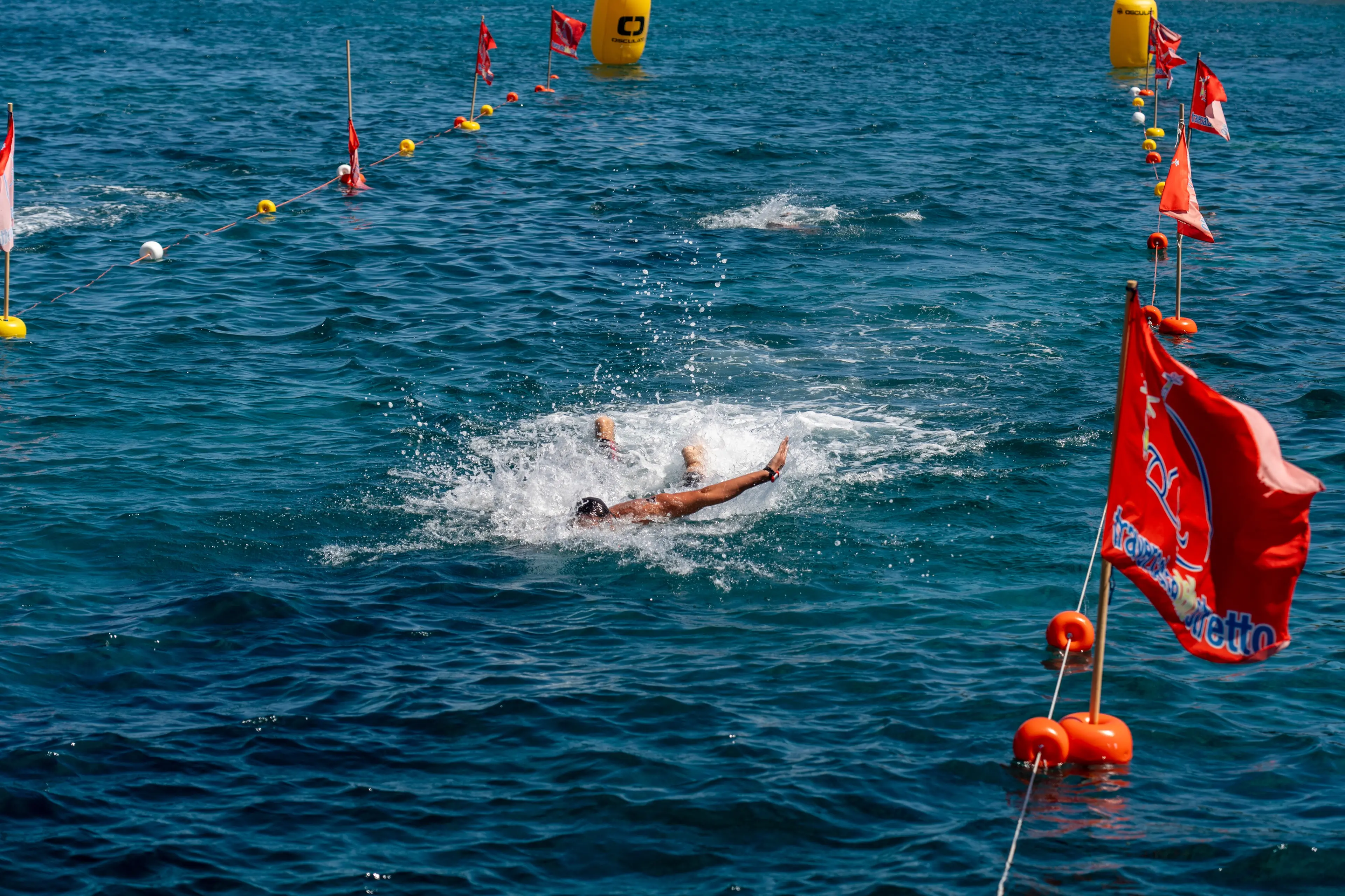 Traversata dello Stretto, ufficiale la start list: ottanta nuotatori pronti alla sfida del 2 agosto\n