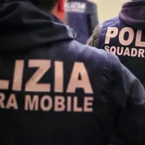 Incendiarono lo scooter di un avvocato e danneggiarono la sua abitazione: due arresti a Catanzaro\n
