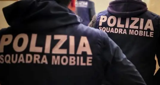 Incendiarono lo scooter di un avvocato e danneggiarono la sua abitazione: due arresti a Catanzaro\n