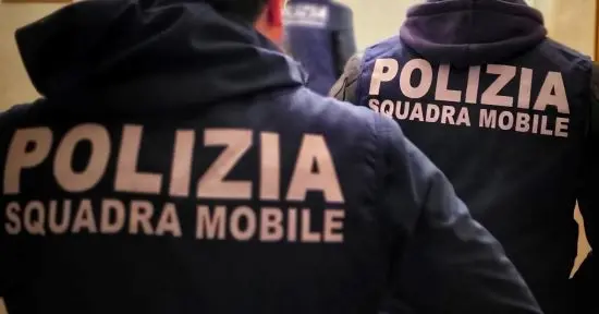 Incendiarono lo scooter di un avvocato e danneggiarono la sua abitazione: due arresti a Catanzaro\n