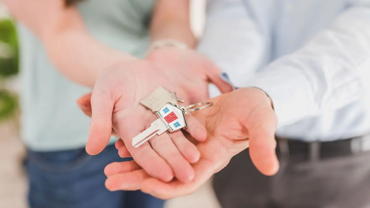 Casa, il mercato accelera: compravendite in crescita del 4,4% ma\u00A0affitti sempre più cari e offerta insufficiente\n