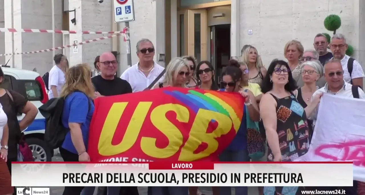 Precari ata, sit in a Catanzaro per la stabilizzazione
