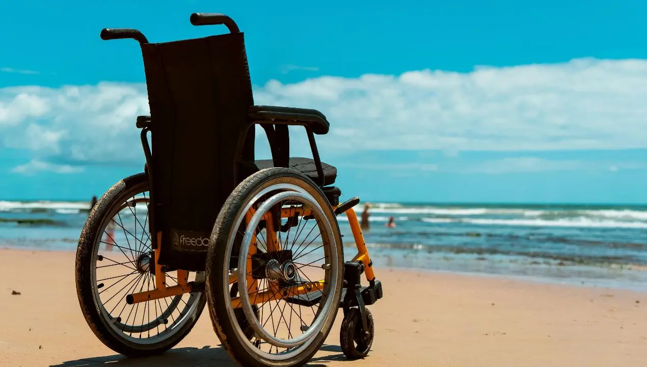 Accessibilità negata sulle spiagge del Vibonese, Associazione Coscioni e famiglie di persone disabili diffidano molti Comuni: «Ora basta»\n