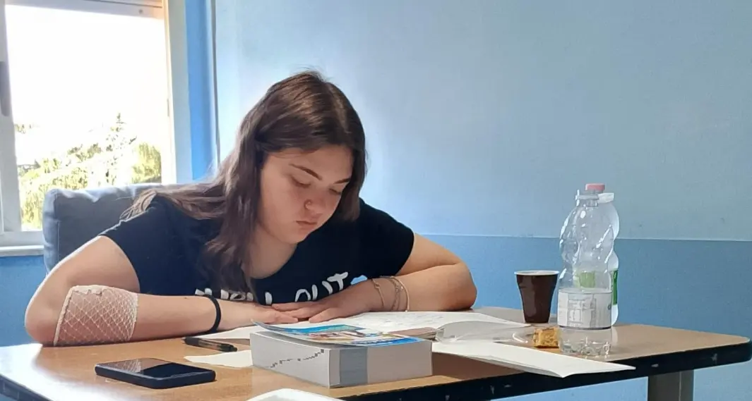 Esami di terza media dall'ospedale, Fatima torna a sorridere: «Ha affrontato tutto con un coraggio straordinario»\n