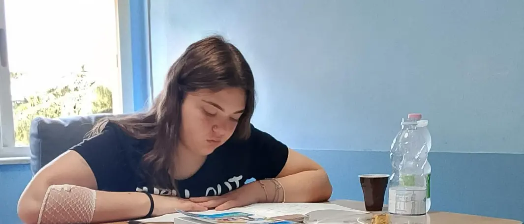 Esami di terza media dall'ospedale, Fatima torna a sorridere: «Ha affrontato tutto con un coraggio straordinario»\n