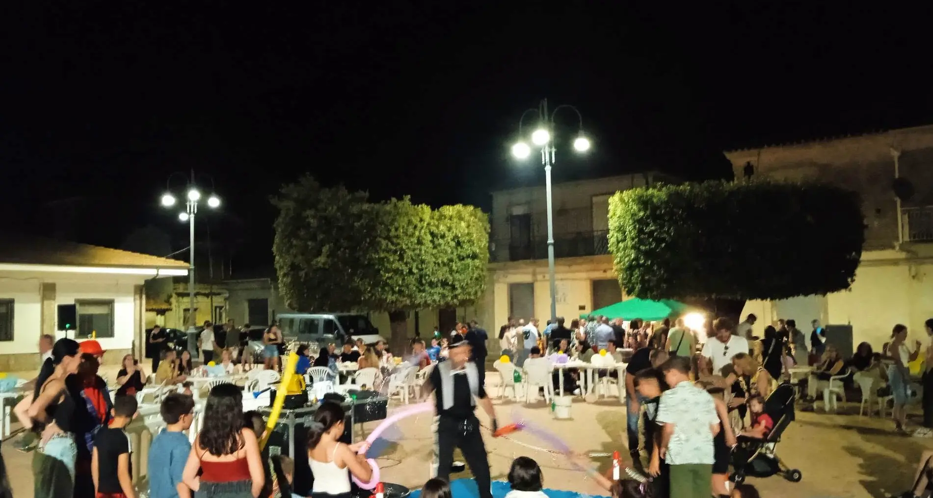 Mileto, una piazza piena di sorrisi per i bambini: successo per\u00A0l’iniziativa solidale “Tantissima voglia di stare insieme”\n