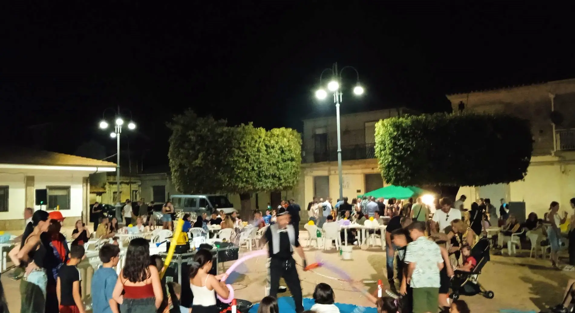 Mileto, una piazza piena di sorrisi per i bambini: successo per\u00A0l’iniziativa solidale “Tantissima voglia di stare insieme”\n