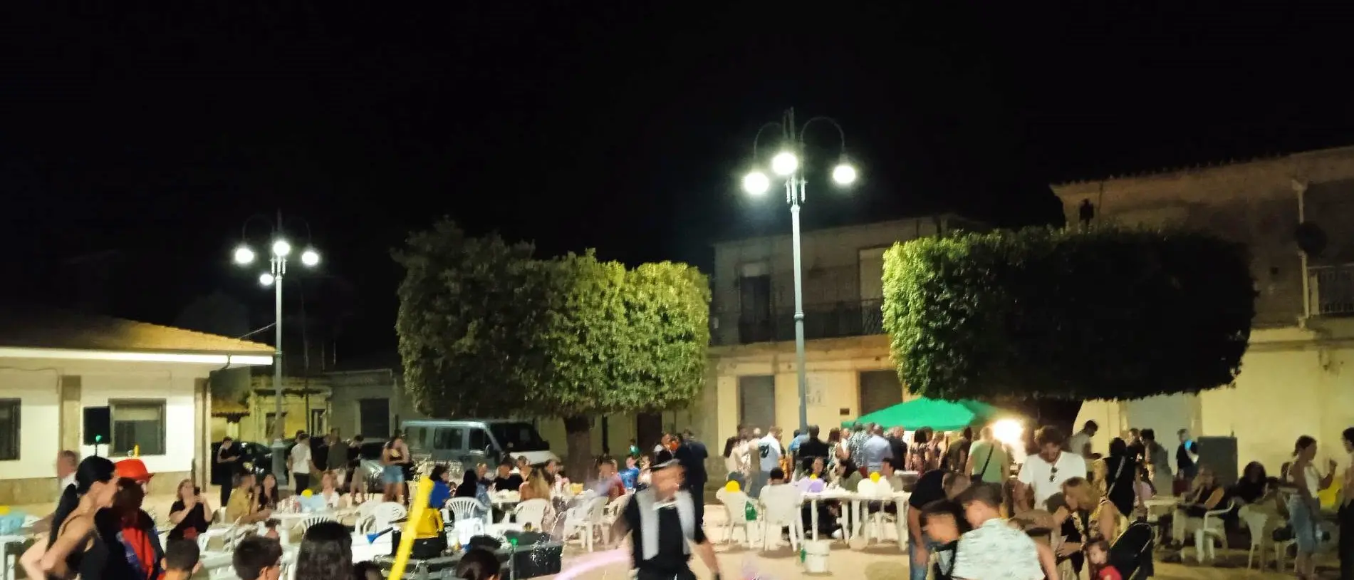 Mileto, una piazza piena di sorrisi per i bambini: successo per\u00A0l’iniziativa solidale “Tantissima voglia di stare insieme”\n