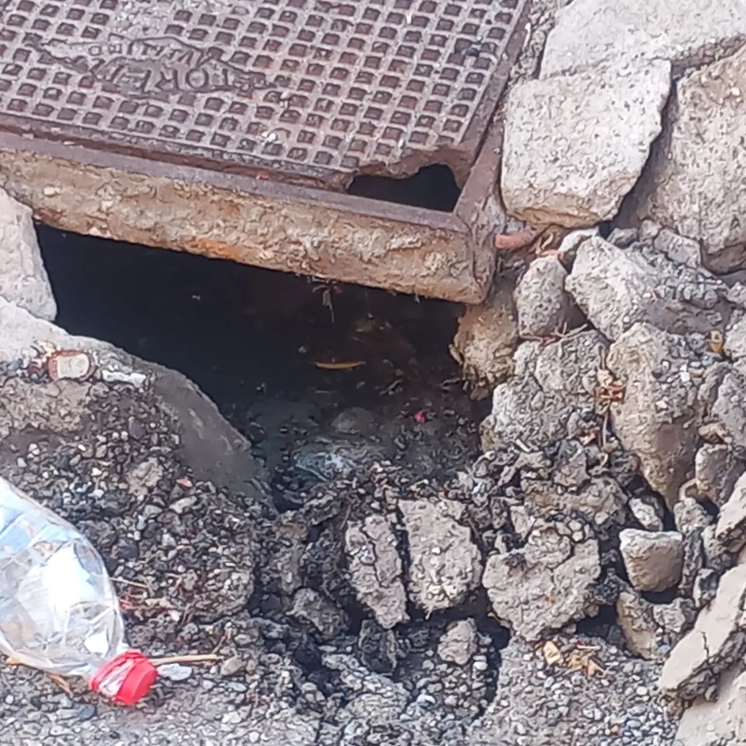 Catanzaro, a Santa Maria\u00A0strade ridotte a colabrodo e area mercatale insicura: la denuncia di\u00A0Giovanni Costa\n