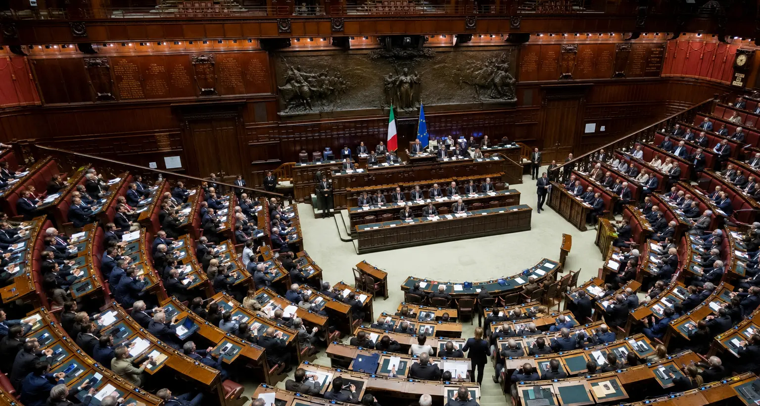 Oltre destra e sinistra: la vera frattura è tra democratici-europeisti e autocratici-nazionalisti\n