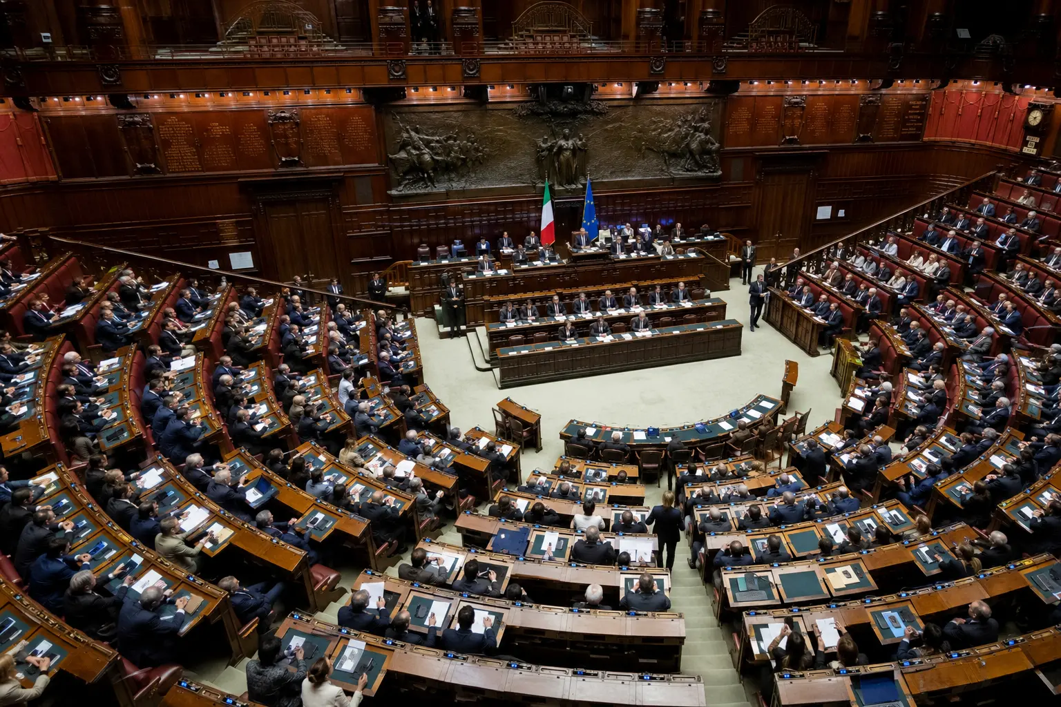 Oltre destra e sinistra: la vera frattura è tra democratici-europeisti e autocratici-nazionalisti\n