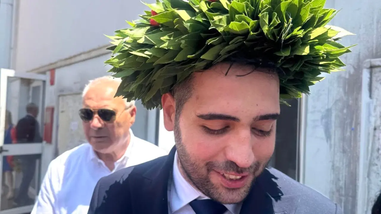 Battista Bruno si laurea in Giurisprudenza: un traguardo che premia talento, impegno e passione\n