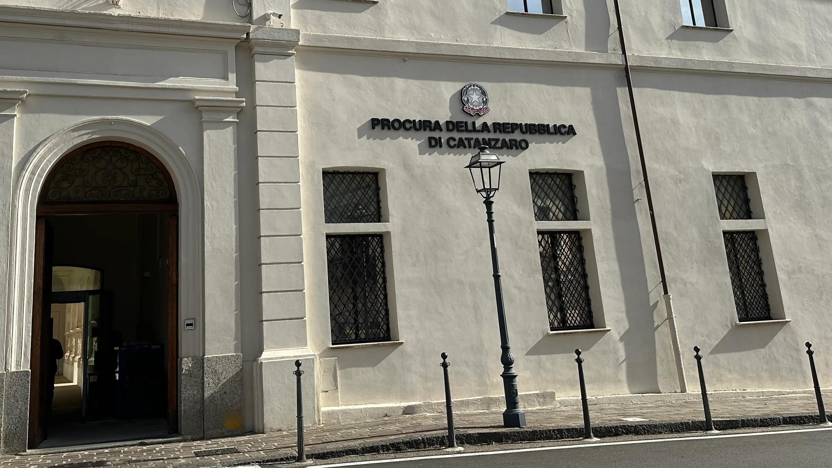 <p>Sistema Pallaria alla Regione, <span style=\"color:hsl(0, 75%, 60%);\">a processo in 23 </span>tra politici e pubblici ufficiali: ci sono anche Oliverio e Incarnato – <span style=\"color:hsl(0, 75%, 60%);\">NOMI</span></p>