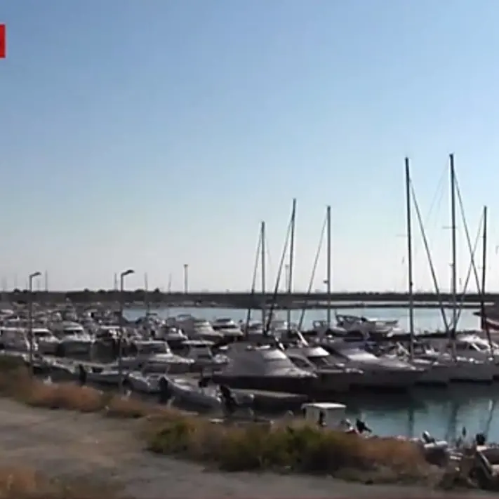 Terzo specchio d’acqua, proseguono i lavori per i pontili affidati alla Catanzaro Servizi. Fiorita: «Il nostro impegno sul porto continua»\n