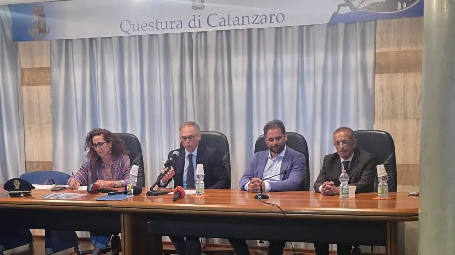 <p>Nela foto da sinistra: Ferro, Linares, Montuoro, Mormile</p>\\n