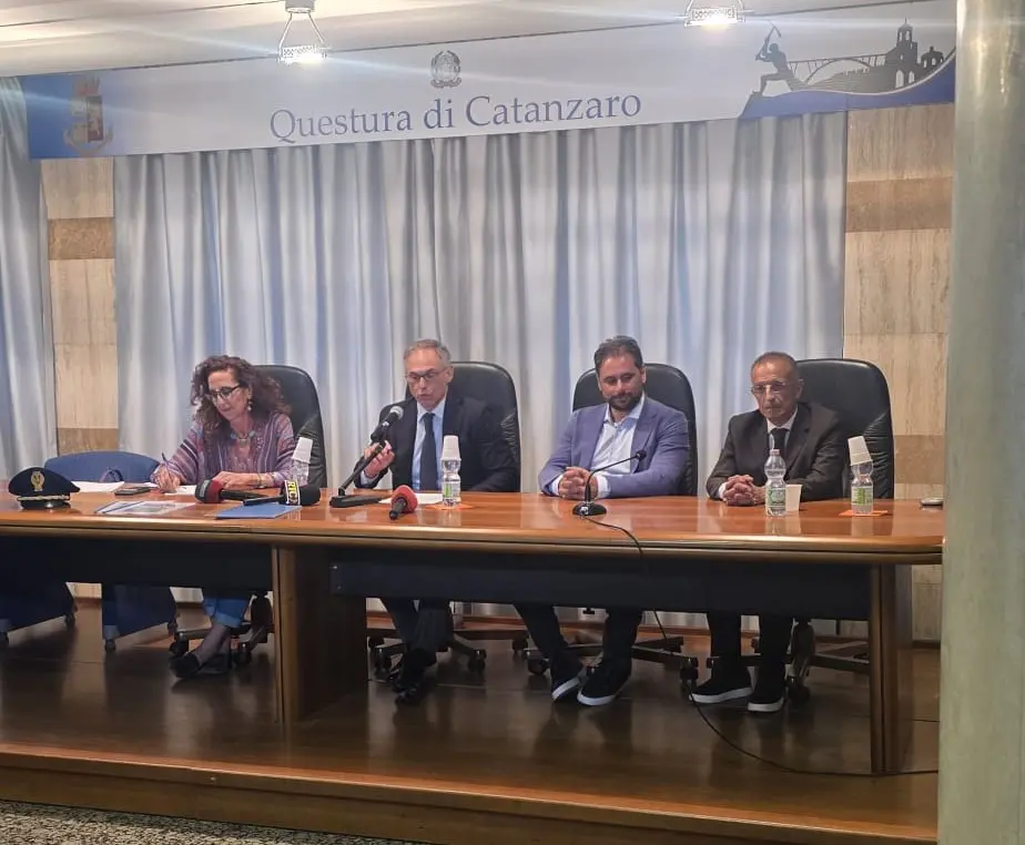 Catanzaro, fondi da 137mila euro per il commissariato e la palestra delle Fiamme Oro. Ferro: «Investimento per la legalità»\n