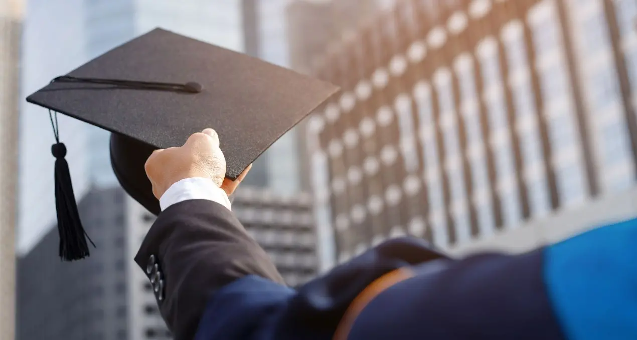 <p>«Si laurea, gli <span style=\"color:hsl(0, 75%, 60%);\">voglio fare un regalo</span>»: la richiesta della dote del “Vangelo” per il figlio e il no dei presunti vertici locali</p>