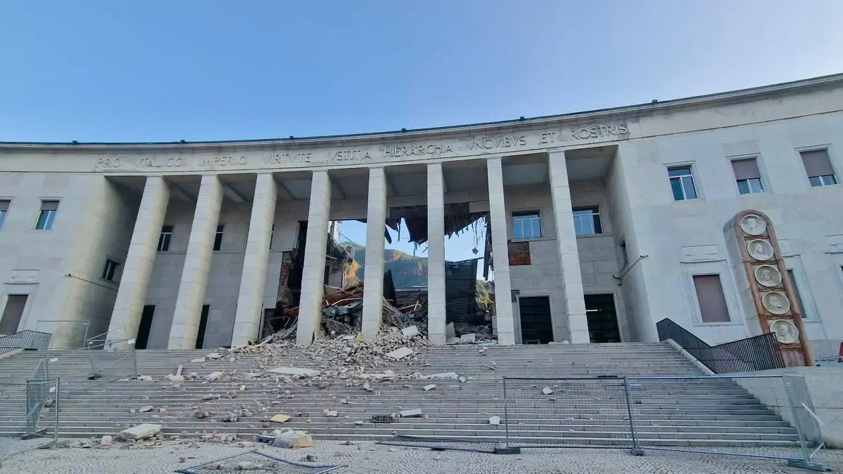 Tribunale di Bolzano, foto della caserma dei vigili del fuoco Landesfeuerwehrverband S\\u00FCdtirol